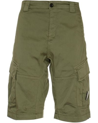 C.P. Company Lens-Detailed Cargo Shorts - Green
