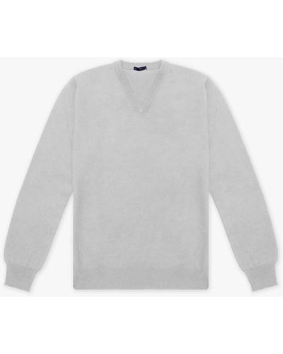 Larusmiani V-Neck Sweater Bachelor Sweater - White