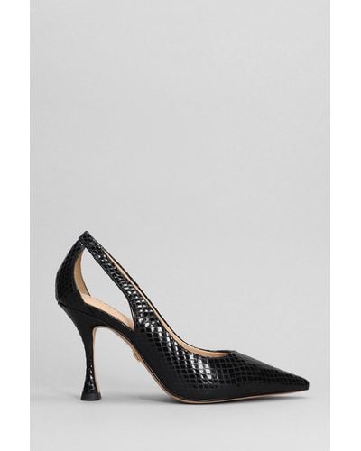 Lola Cruz Court Shoes In Black Leather