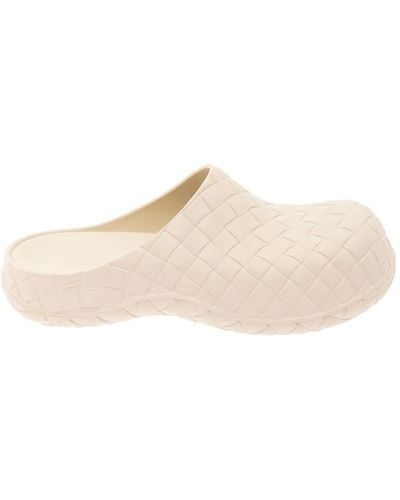 Bottega Veneta Beebee White Clog With Curved Sole And Intreccio Motif In Leather - Natural