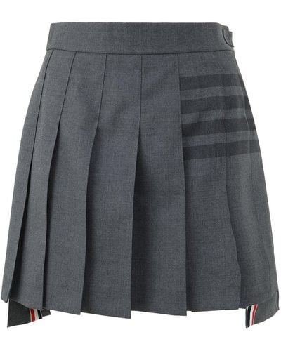 Thom Browne Mini Dropped Back Pleated Skirt With Tonal Woven 4 Bar - Gray