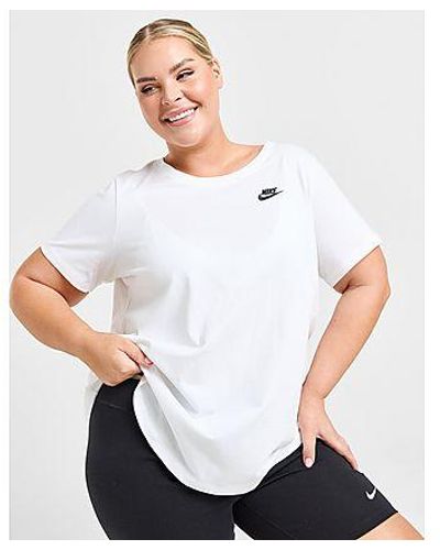Nike Plus Size Club Essentials T-shirt - Black
