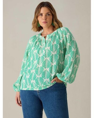 Live Unlimited Curve Feather Print Top - Green