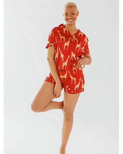 Chelsea Peers Giraffe Short Shirt Satin Pyjama Set - Red