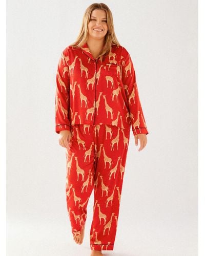 Chelsea Peers Curve Giraffe Long Shirt Satin Pyjama Set - Red