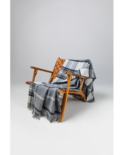 Johnstons of Elgin Stewart Double Face Check Lambswool Throw - Grey