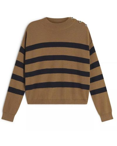 le-mont-st-michel-alpaca-sweater-brown-with-suede-stichted-elbow
