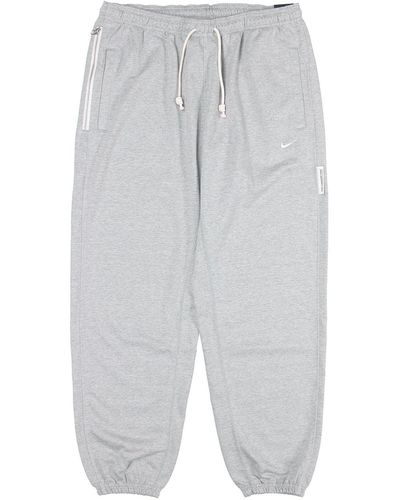 Nike Dri-fit Swoosh Fly Standard Issue Sweatpants - Gray