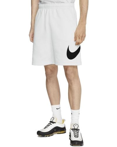 Nike Sportswear Club shorts mit Grafik - Weiß