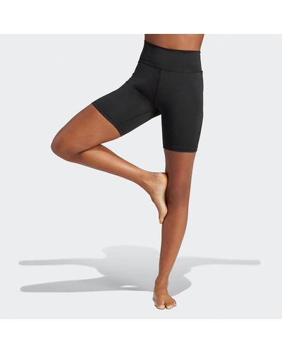 adidas Originals Short de yoga All Me Essentials 7-Inch - Negro
