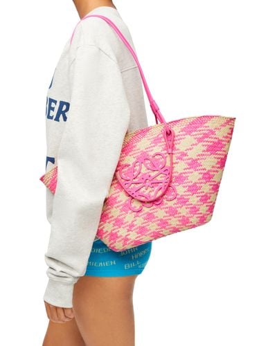 Loewe Anagram Basket Bag In Iraca Palm And Calfskin - Pink