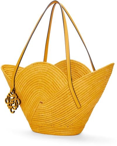 Loewe Luxury Petal Basket Bag In Raffia And Calfskin - Yellow