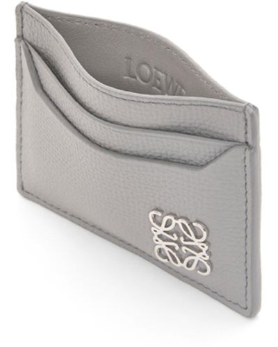Loewe Luxury Anagram Plain Cardholder In Pebble Grain Calfskin - Metallic