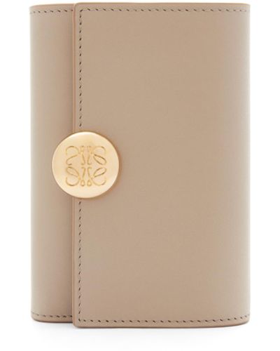Loewe Luxury Pebble Small Vertical Wallet In Shiny Nappa Calfskin For - White