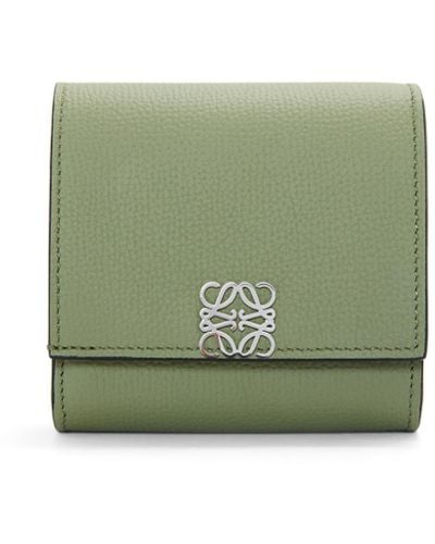 Loewe Anagram Compact Flap Wallet In Pebble Grain Calfskin - Green
