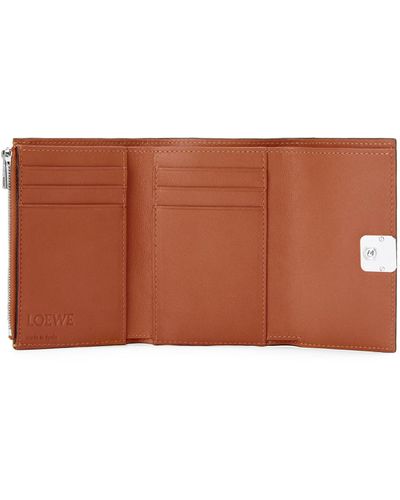 Loewe Luxury Anagram Small Vertical Wallet In Pebble Grain Calfskin - Brown