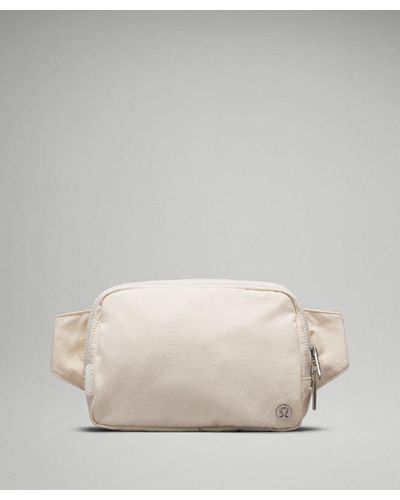 lululemon – Everywhere Belt Bag Large 2L – - Natural