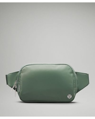 lululemon Everywhere Belt Bag Large 2l - Colour Grey/green