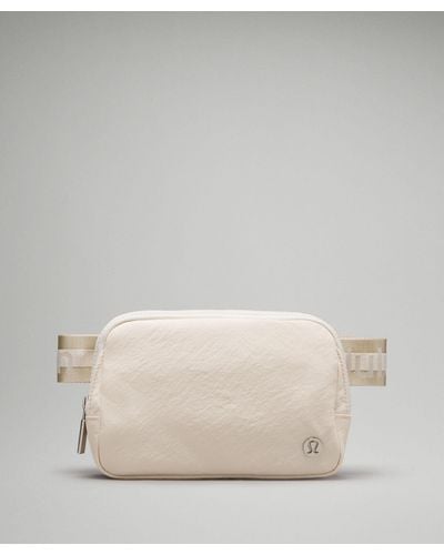 lululemon Everywhere Belt Bag 1l - Colour White/khaki - Natural