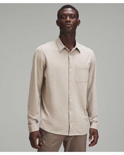 lululemon – Commission Long-Sleeve Shirt – Colour Khaki – - Natural