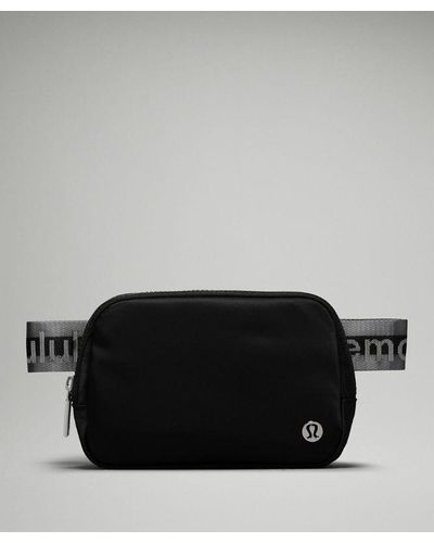 lululemon – Everywhere Belt Bag 1L Wordmark – //Camo - Black