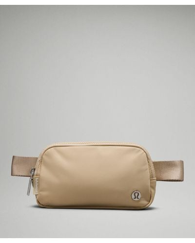 lululemon Everywhere Belt Bag Mini - Colour Khaki - Natural