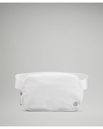 lululemon – Everywhere Belt Bag 1L – - White