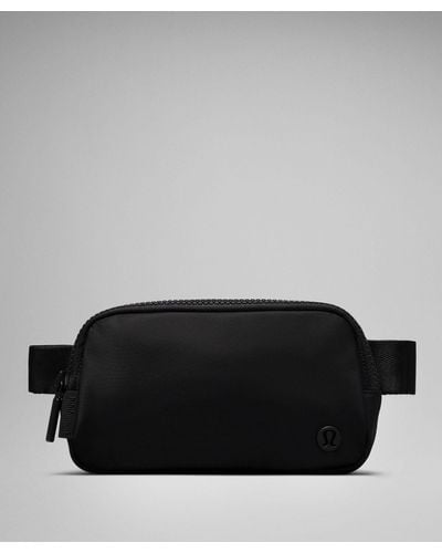 lululemon Everywhere Belt Bag Mini - Colour Black