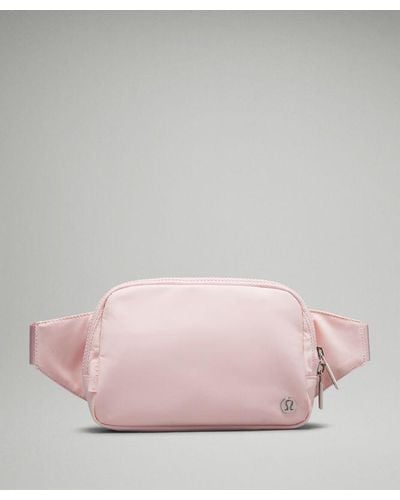 lululemon – Everywhere Belt Bag Large 2L – - Pink