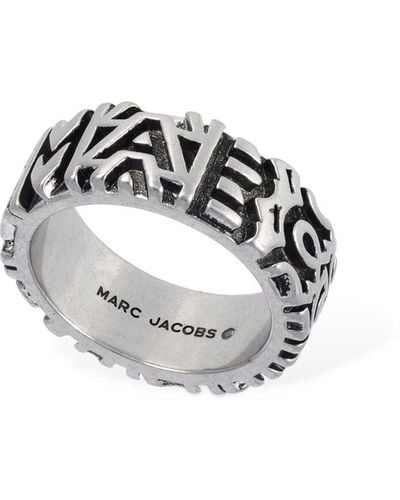Marc Jacobs Anello con monogramma inciso - Metallizzato