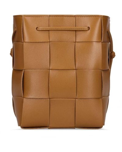 Bottega Veneta Small Intreccio Leather Bucket Bag - Brown