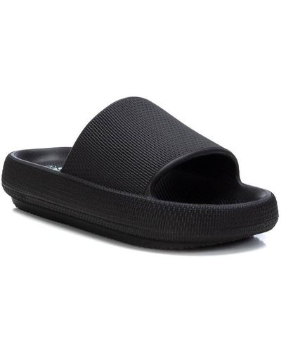 Xti Rubber Flat Sandals By - Black