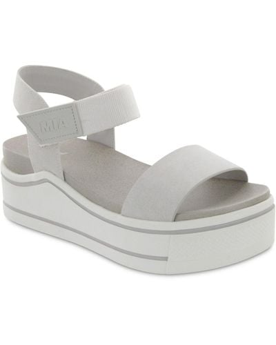 MIA Odelia Round Toe Sandal - White