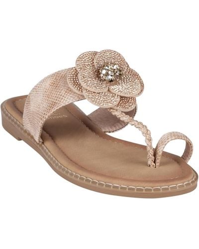 Gc Shoes Blossom Flower Embellished Toe Ring Flat Sandals - White