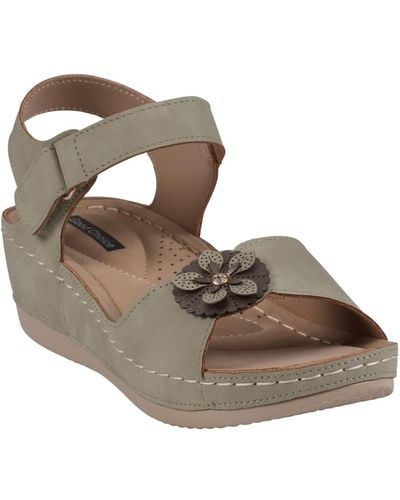 Gc Shoes Maxwell Flower Detail Wedge Sandals - Metallic