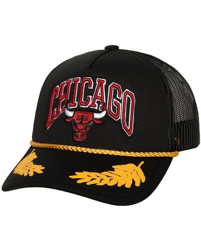 Mitchell & Ness Chicago Bulls Hardwood Classics Gold Leaf Mesh Trucker Snapback Hat - Black