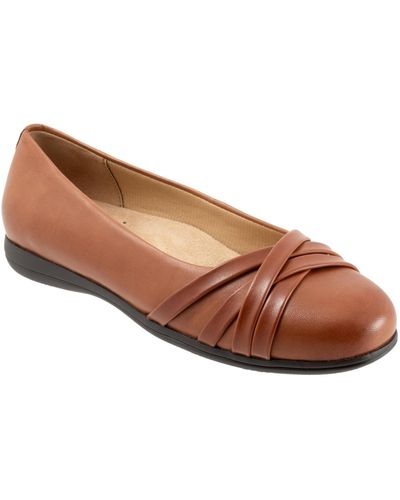 Trotters Daphne Flats - Brown