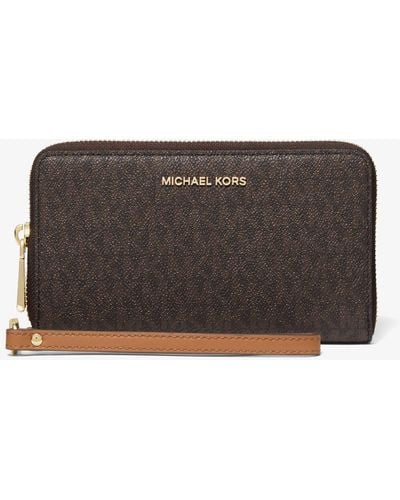 MICHAEL Michael Kors Bolso de pulsera grande con logotipo y compartimento para smartphone - Gris