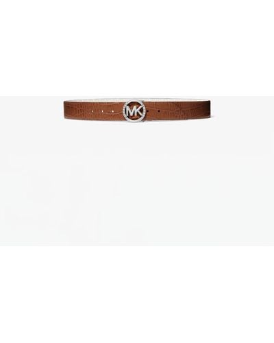 Michael Kors Cinturón reversible con motivo de cocodrilo en relieve y logotipos - Blanco