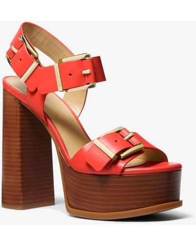 Michael Kors Sandalo Colby in pelle con plateau - Rosso