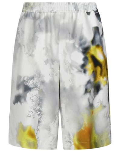 Alexander McQueen Weiße shorts mit obscured flower print - Grau
