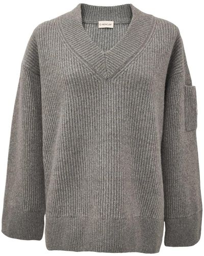 Moncler Knitwear > v-neck knitwear - Gris