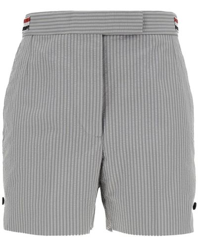 Thom Browne Shorts grises de seersucker de algodón con bolsillos angulados