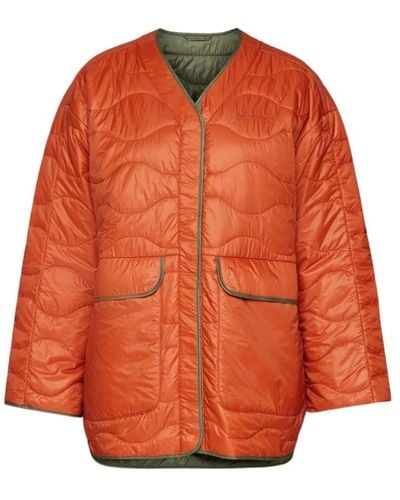 Peak Performance Stylische jacken für outdoor-abenteuer - Orange