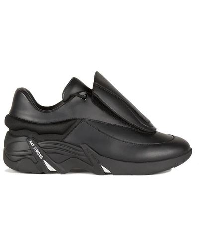 Raf Simons Zapatos antei negros con diseño único
