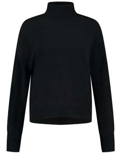 Closed Turtlenecks - Black