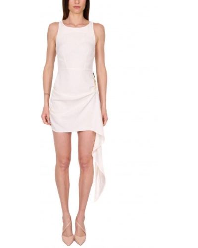 Elisabetta Franchi Elegantes ärmelloses kleid aus crêpe mit schmuckaccessoire - Weiß