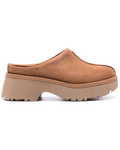 UGG Zapatos slip-on de ante marrón castaño