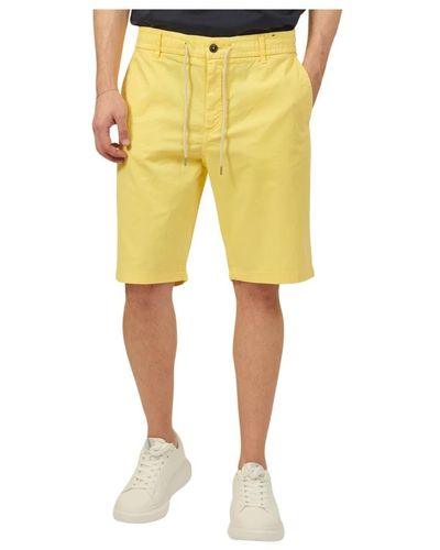 BOSS Gelbe chino shorts tapered fit