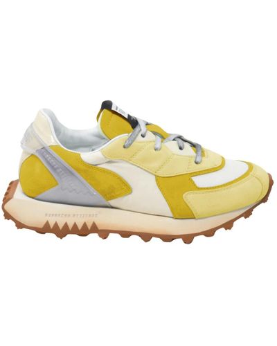RUN OF Gelbe wildleder-sneakers mit patentierten gummisohlen